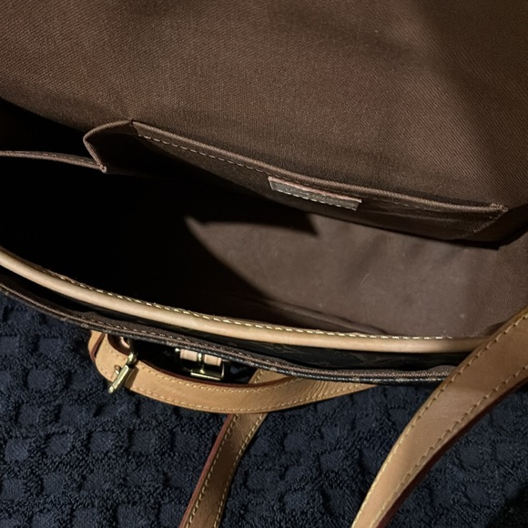 Louis Vuitton Crossbody bag 💎 RARE DISCONTINUED 💎 - Picture 5 of 8